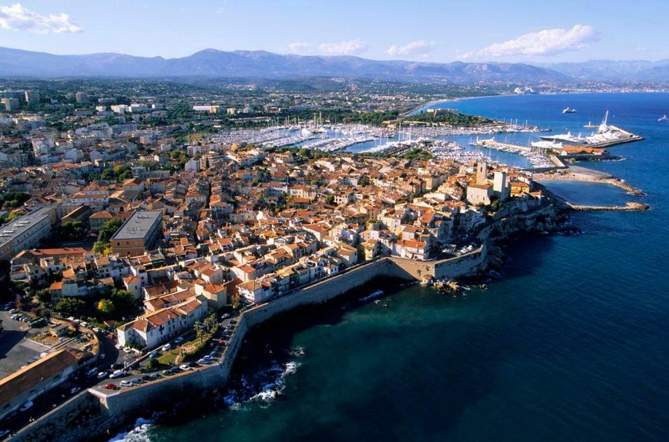 2 Bedroom Funky Apartment In The Heart Of The Old Town Of Antibes Buitenkant foto